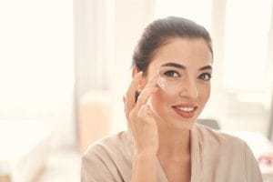 Sau peel da bao lâu thì trang điểm được? 