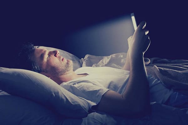Bảo vệ làn da trước ánh sáng xanh và “lão hóa kỹ thuật số”